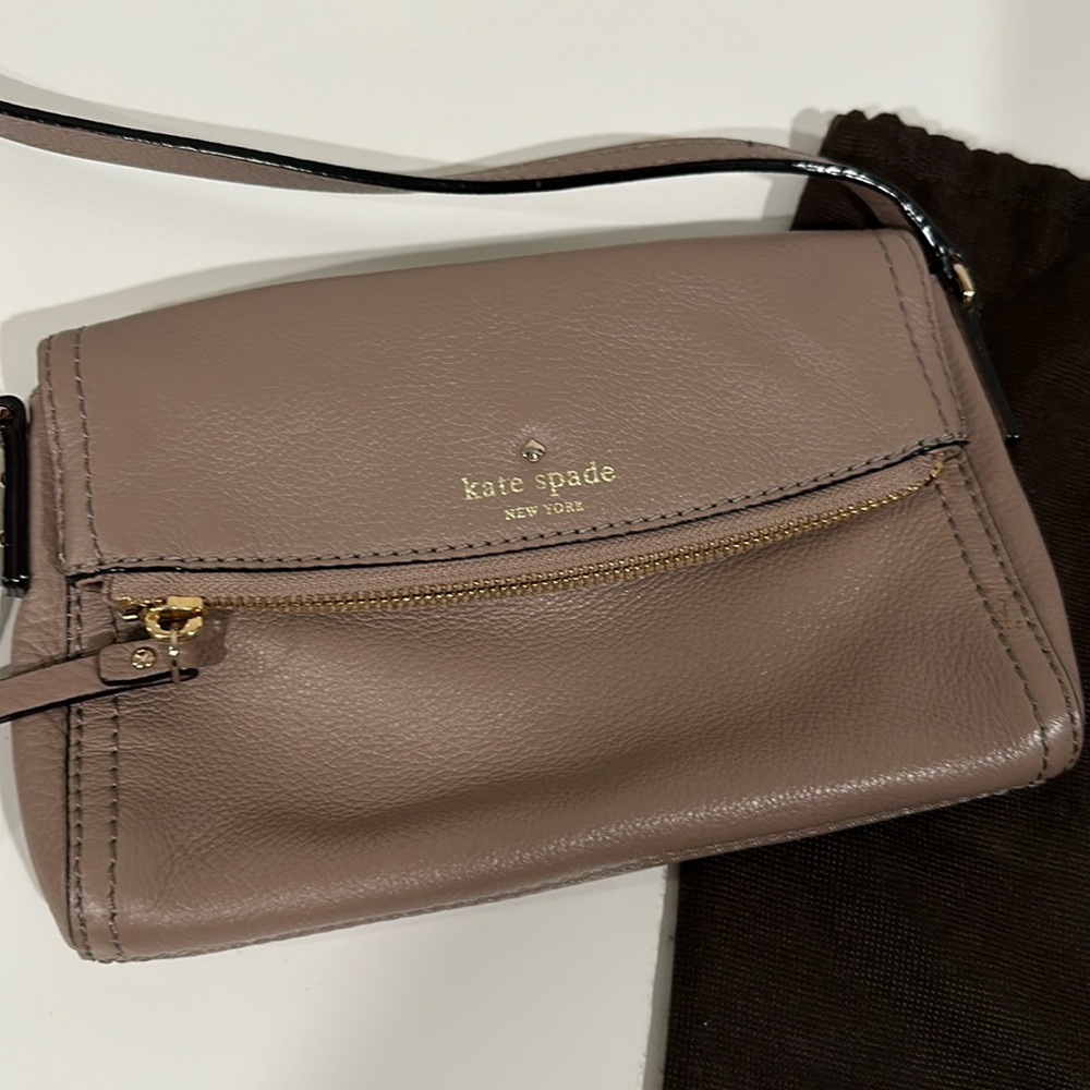 Kate Spade crossbody bag tan/grey color.